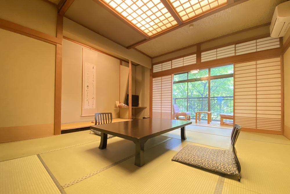 〜自然の色彩、庭を望む安らぎ〜【四季の間（しきのま）】メイン画像