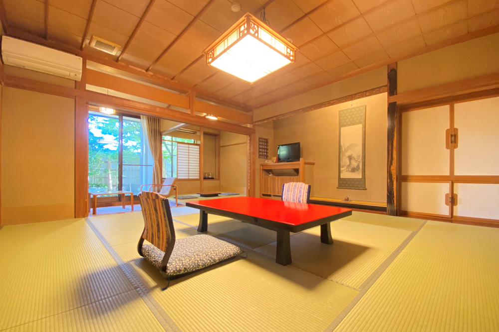 〜静かな坪庭で「和」を感じる時間〜【癒しの間（いやしのま）】メイン画像